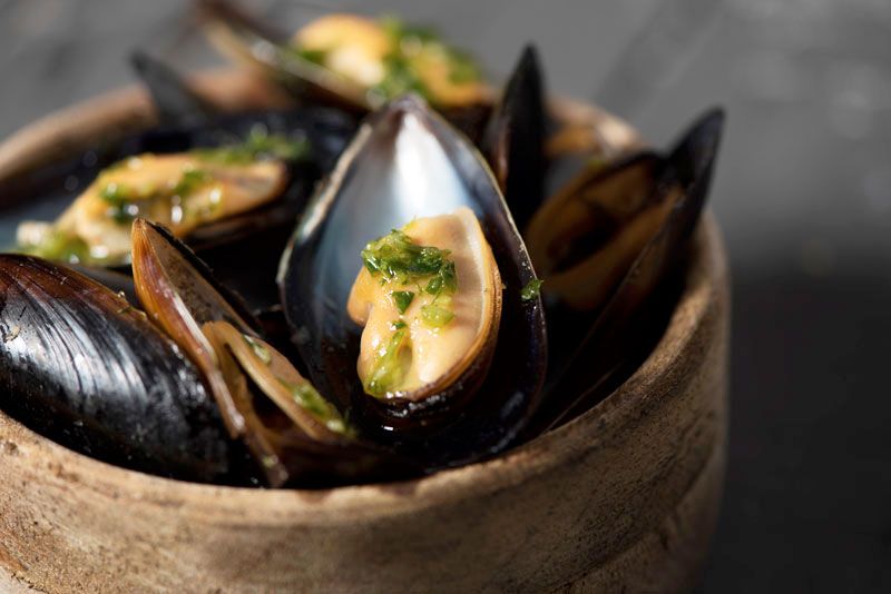Mejillones al vapor con vino blanco y ajo